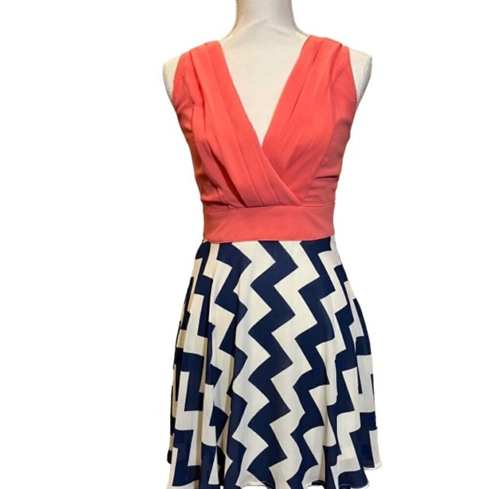 Type Z Coral, Navy, and White Chiffon Lined Dress Women's Size Small‎